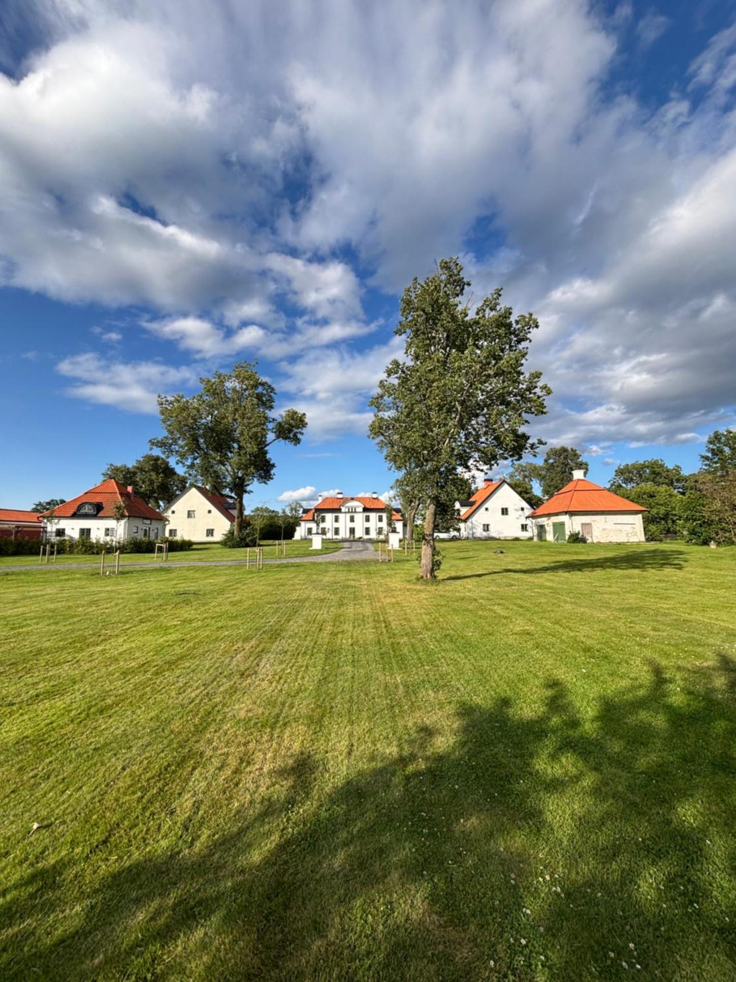 Oestra Flygeln Grinda Saeteri * Malmkoping